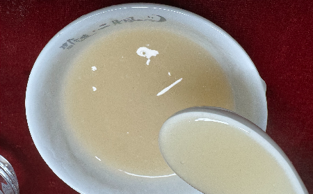 多少媽媽栽在輔導(dǎo)作業(yè)上！姥姥端來的一杯溫?zé)嵊袡C(jī)葛根粉，竟成了情緒 “滅火器”